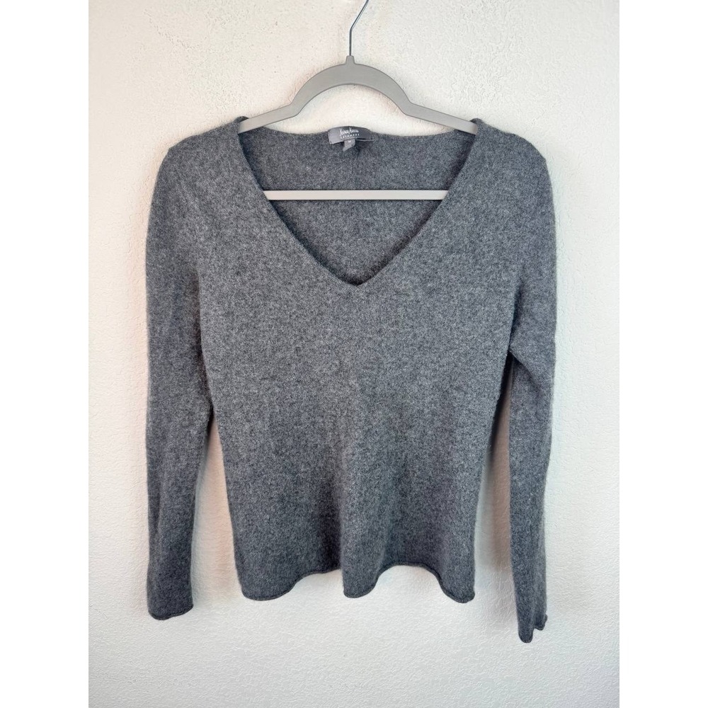 Neiman Marcus 100% Cashmere Sweater Women's M Gray V Neck Quiet Luxury Old Money